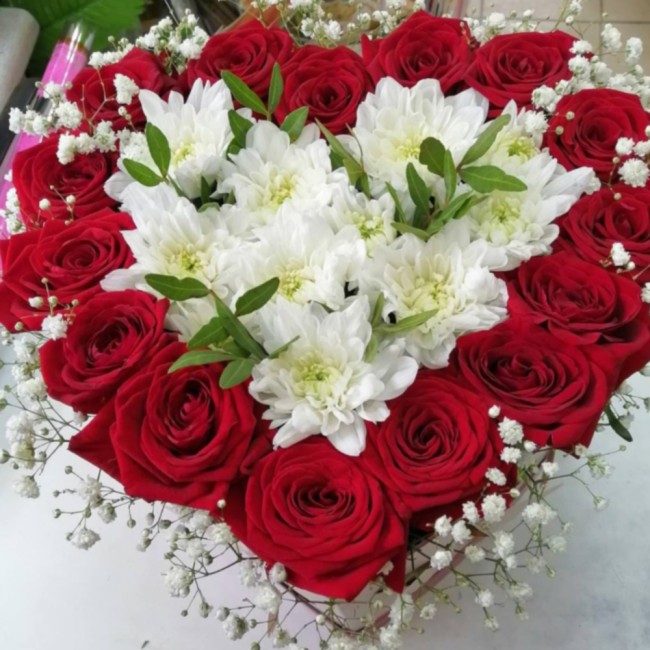 Букет цветов "Шляпная коробка Необыкновенный подарок" Букет цветов "Шляпная коробка Необыкновенный подарок"